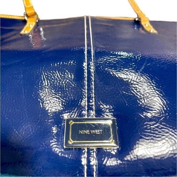 NINE WEST, LARGE TOTE BAG. ROYAL BLUE WITH BRIGHT STRIPE, INTERIOR LINING. - Picture 4 of 10